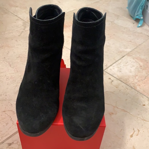 Black suede Kenneth Cole Reaction booties - Picture 5 of 15